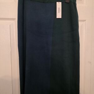 Elegant Two-Tone Sweater Navy Blue And Green Skirt